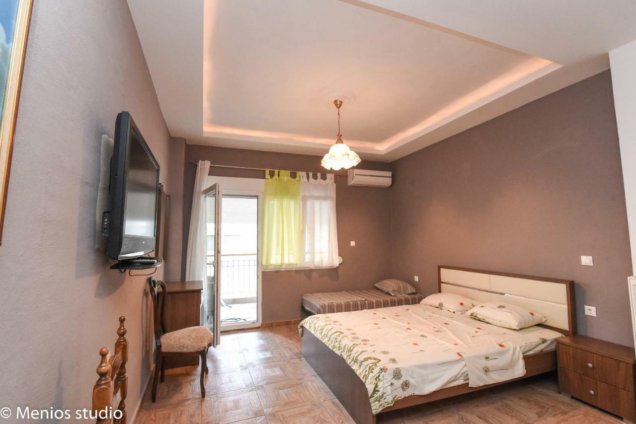 Menios Apartments And Studios Nea Kallikrateia Exteriör bild