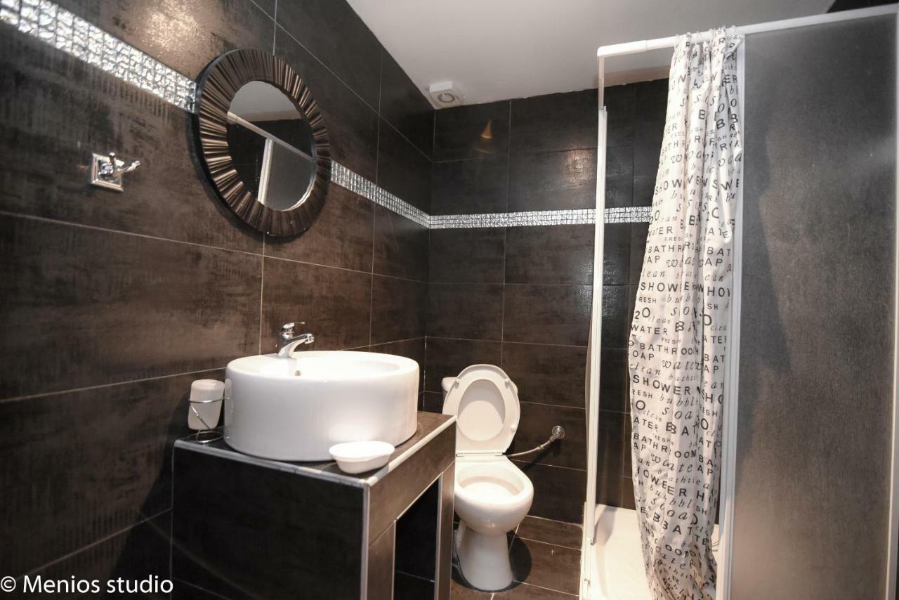 Menios Apartments And Studios Nea Kallikrateia Exteriör bild