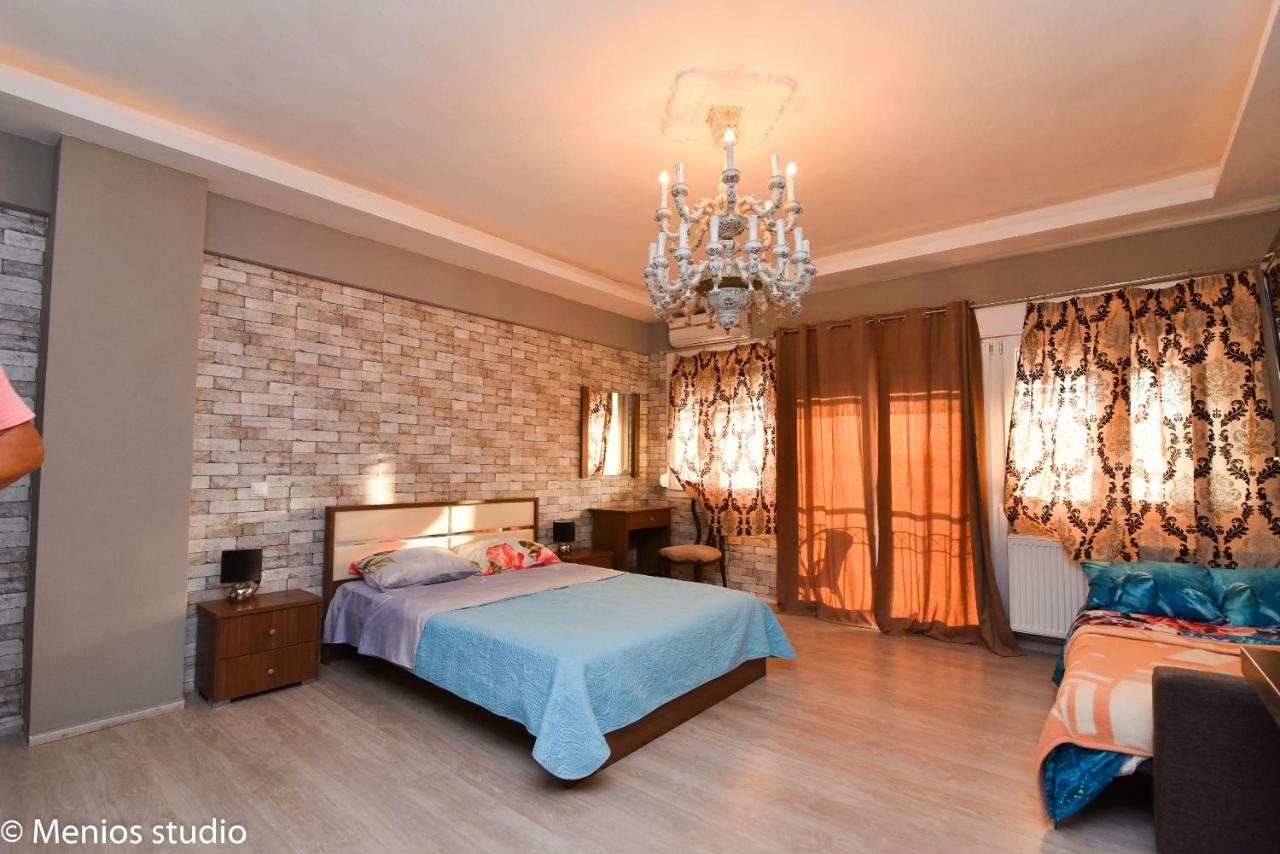 Menios Apartments And Studios Nea Kallikrateia Exteriör bild