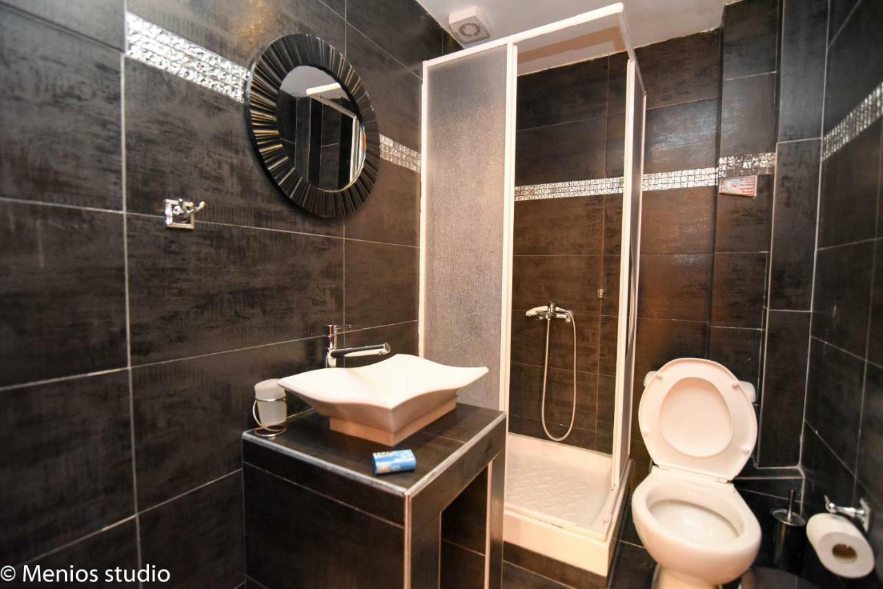 Menios Apartments And Studios Nea Kallikrateia Exteriör bild