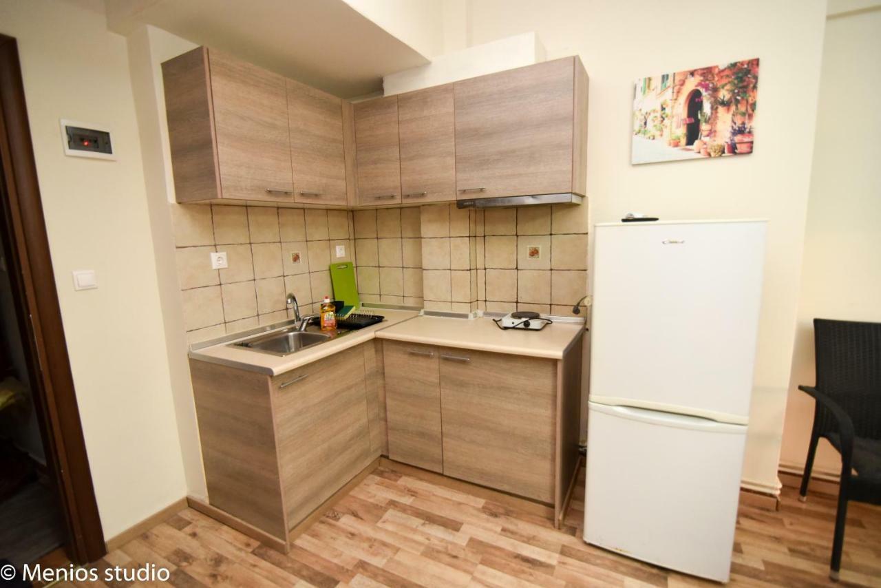 Menios Apartments And Studios Nea Kallikrateia Exteriör bild