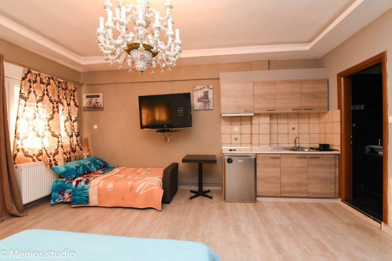 Menios Apartments And Studios Nea Kallikrateia Exteriör bild
