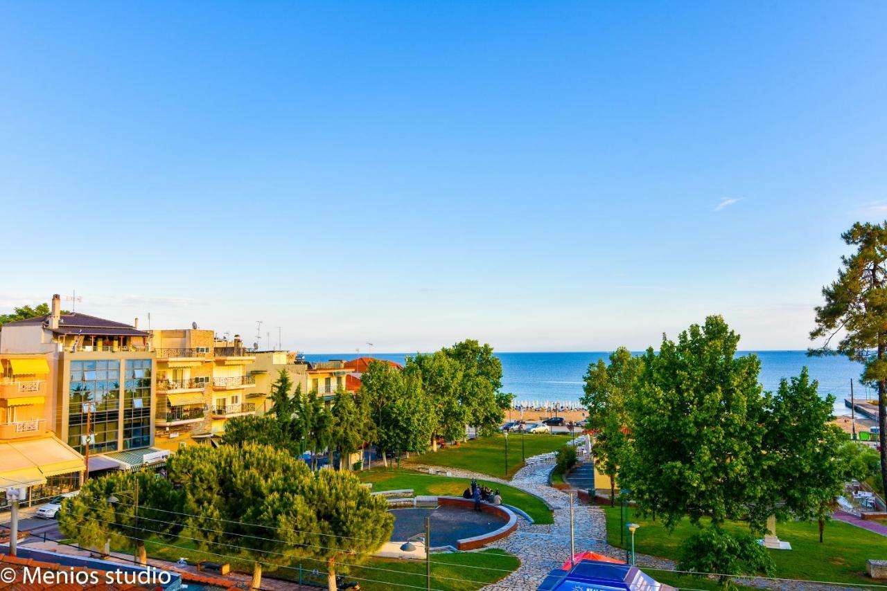 Menios Apartments And Studios Nea Kallikrateia Exteriör bild