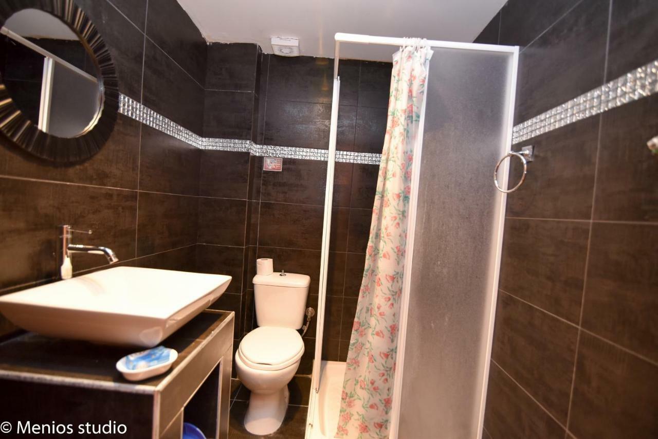 Menios Apartments And Studios Nea Kallikrateia Exteriör bild