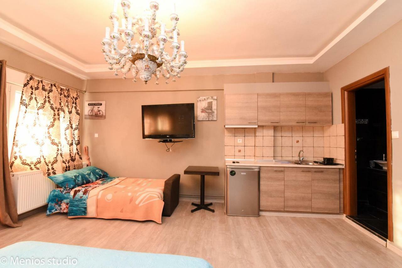 Menios Apartments And Studios Nea Kallikrateia Exteriör bild