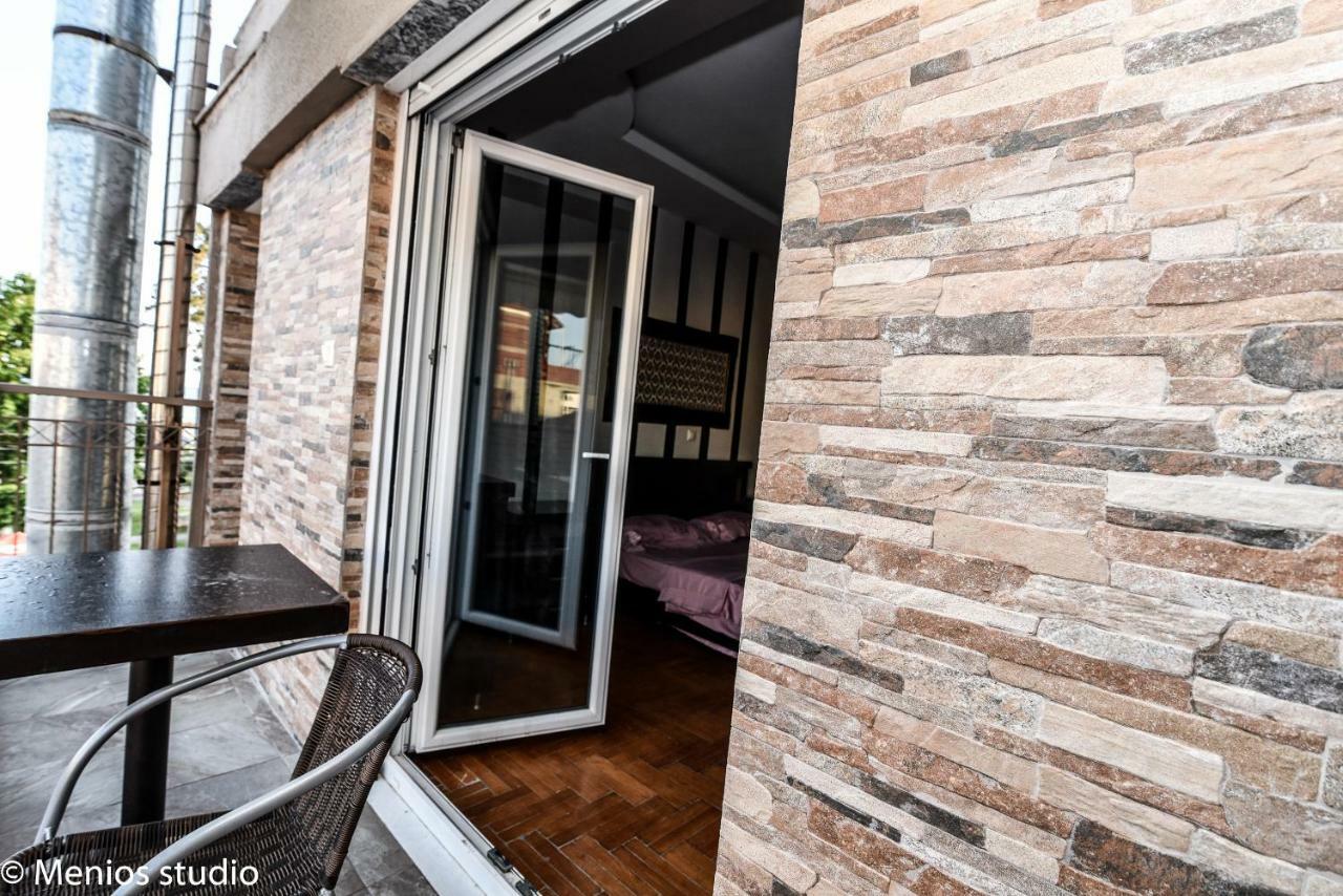 Menios Apartments And Studios Nea Kallikrateia Exteriör bild