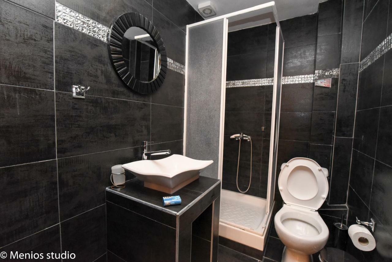 Menios Apartments And Studios Nea Kallikrateia Exteriör bild